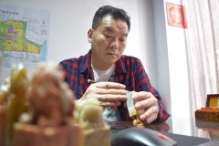 国家一级美术师——李厚萱